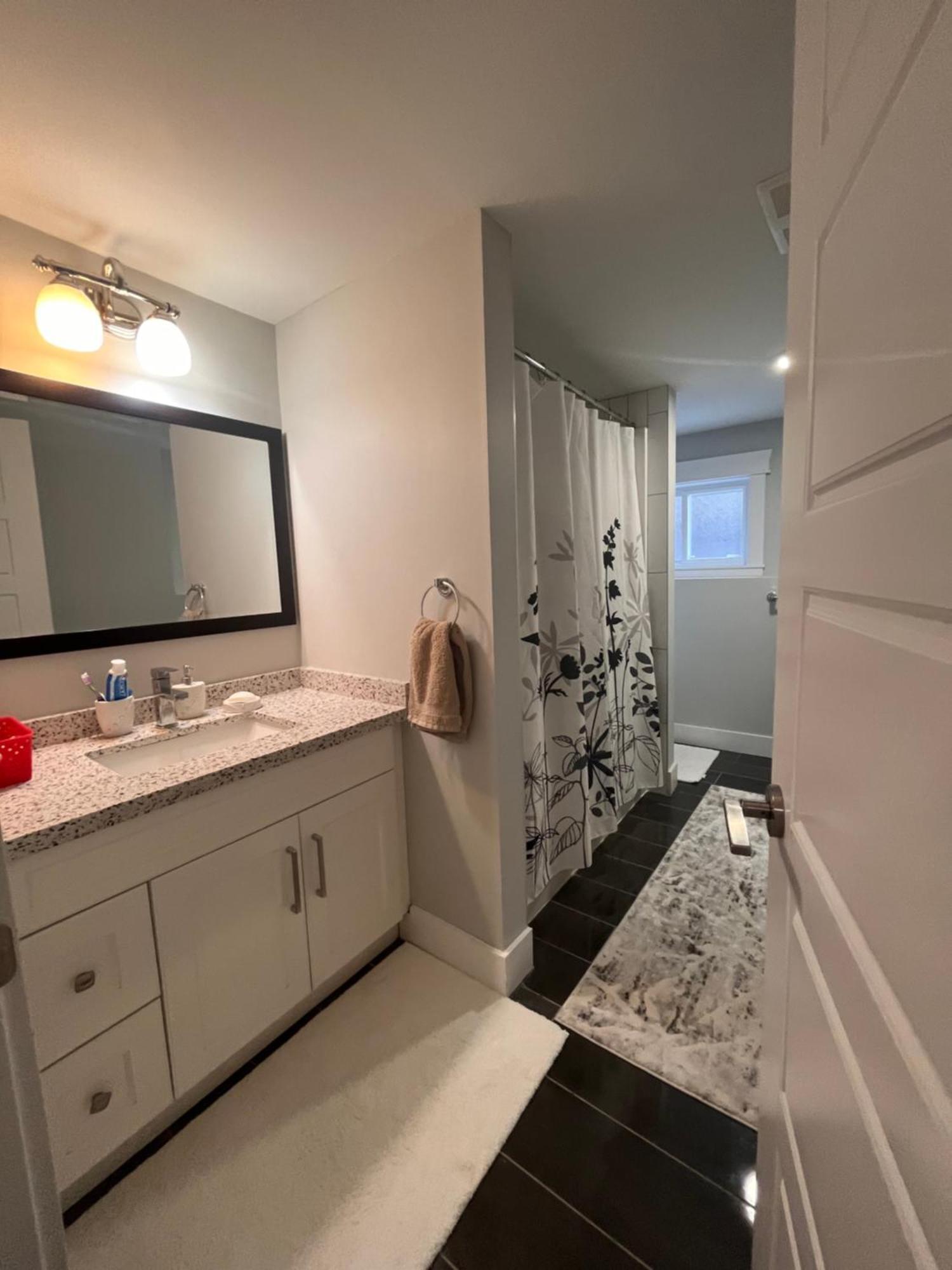 2 Bedroom Suite With Full Kitchen Revelstoke Esterno foto