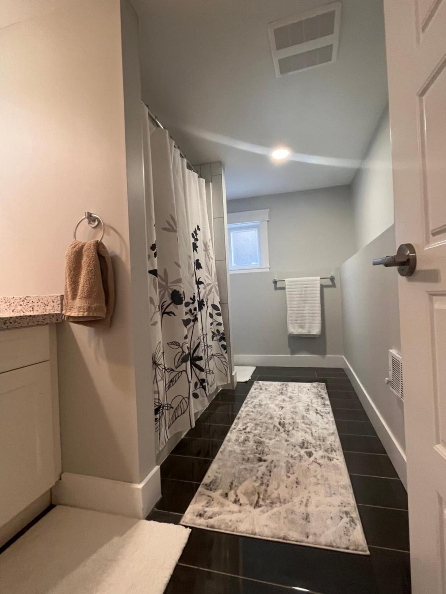 2 Bedroom Suite With Full Kitchen Revelstoke Esterno foto
