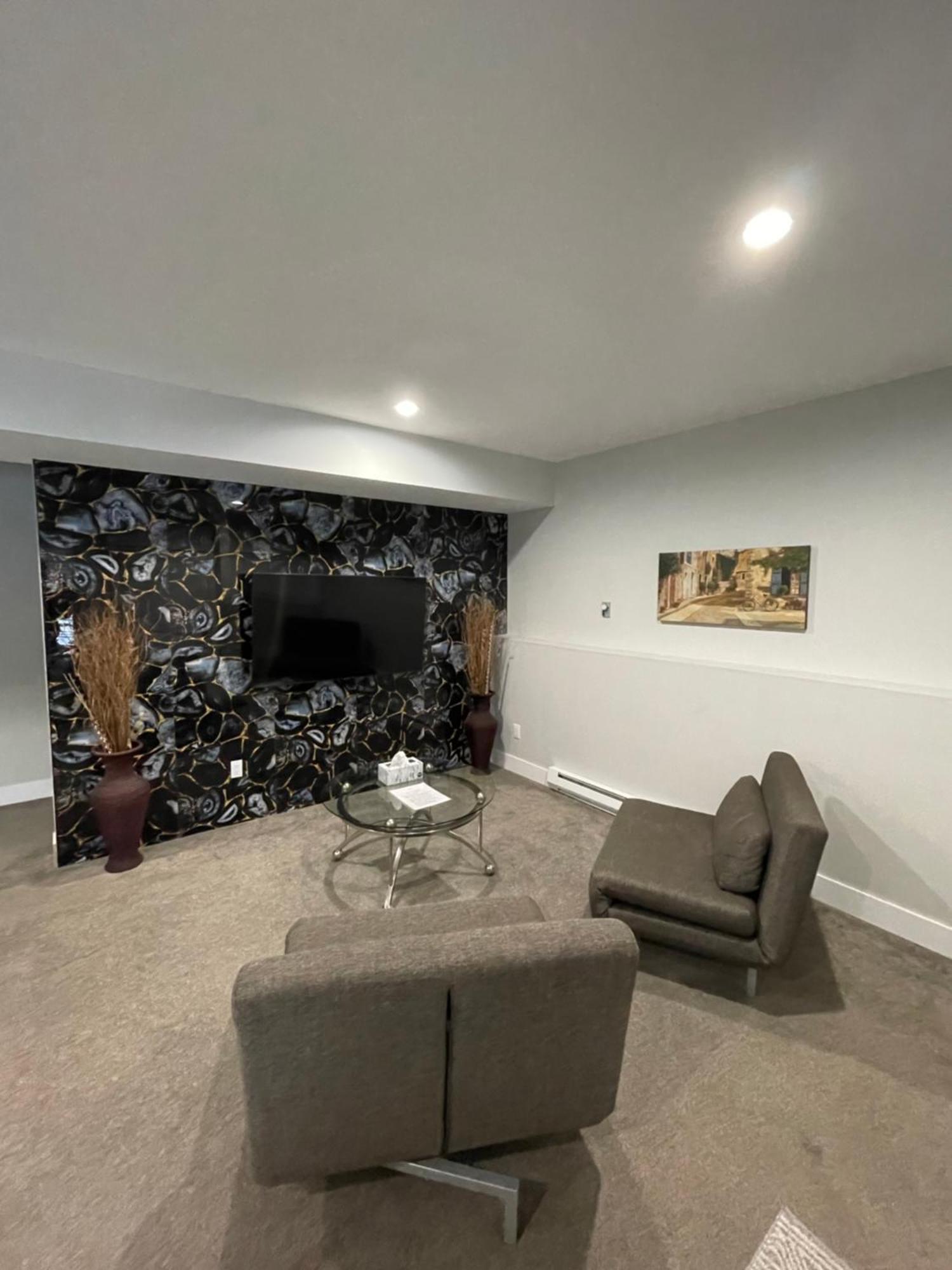 2 Bedroom Suite With Full Kitchen Revelstoke Esterno foto