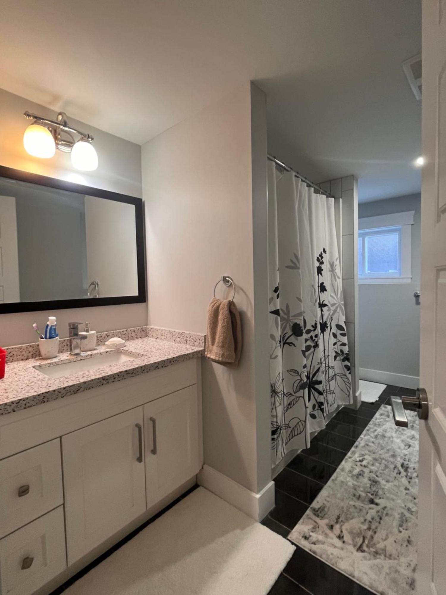 2 Bedroom Suite With Full Kitchen Revelstoke Esterno foto