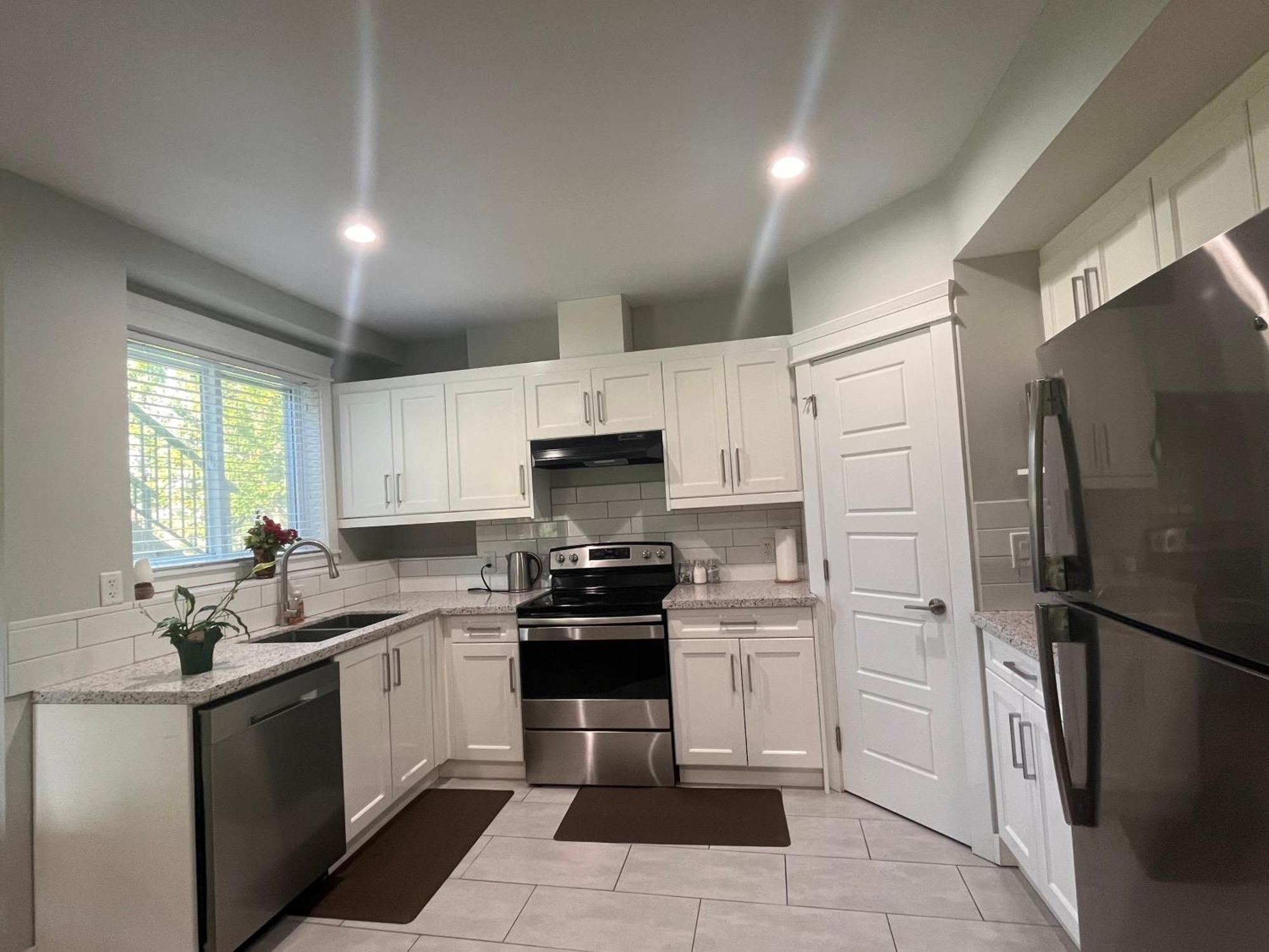2 Bedroom Suite With Full Kitchen Revelstoke Esterno foto
