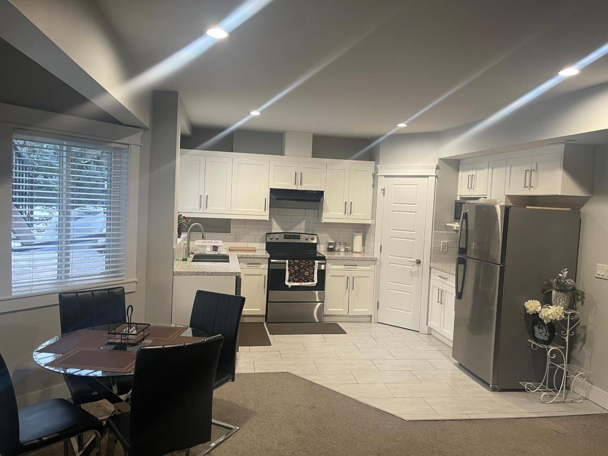 2 Bedroom Suite With Full Kitchen Revelstoke Esterno foto